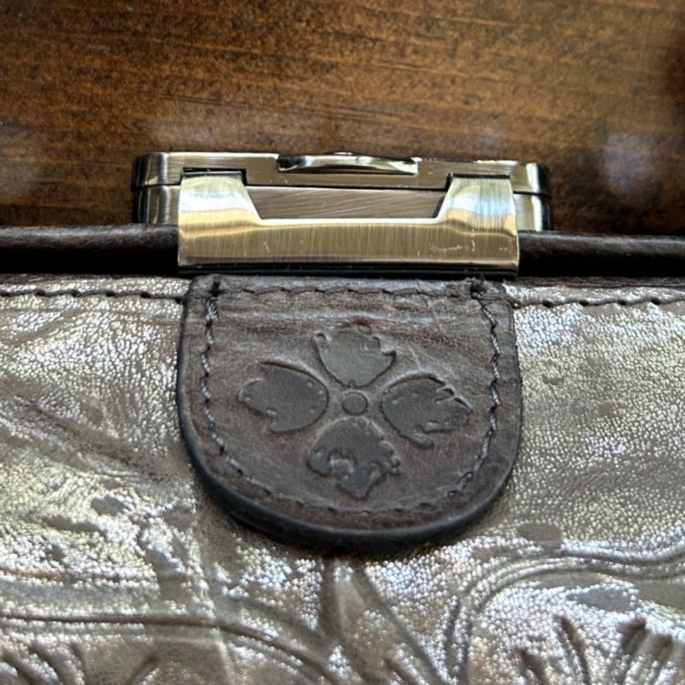 Patricia Nash Cassini Crossbody Bag Purse Pewter Floral Embossed Romantic Y2K - Picture 3 of 13